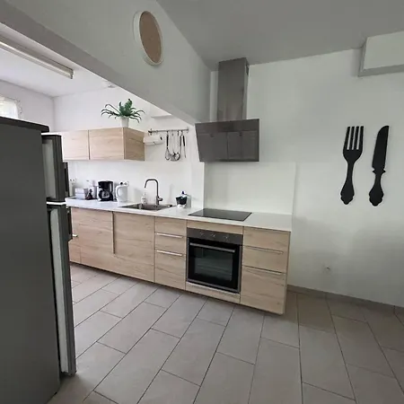 Сasa de vacaciones Maison Rénovée 3 Près De L'océan Avec Jardin Fermé Et Wifi - Fr-1-194-290